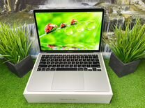 MacBook Air 13 2022 M1 133-цикла/Отличный