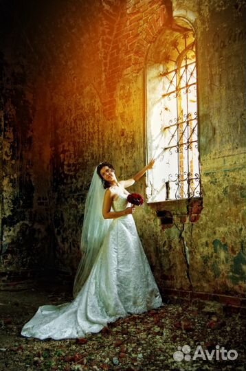 Свадебное платье Pierre Cardin, фата и подвязка