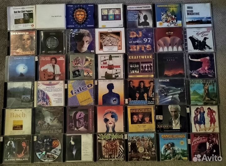 Двд диски с фильмами и кассеты с музыкой