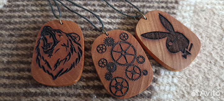 Кулон из мовингу