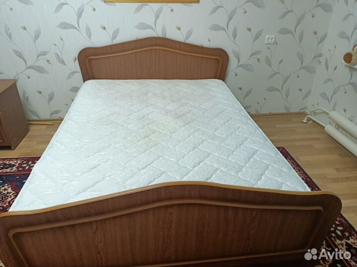 Кровать с матрасом 140 190