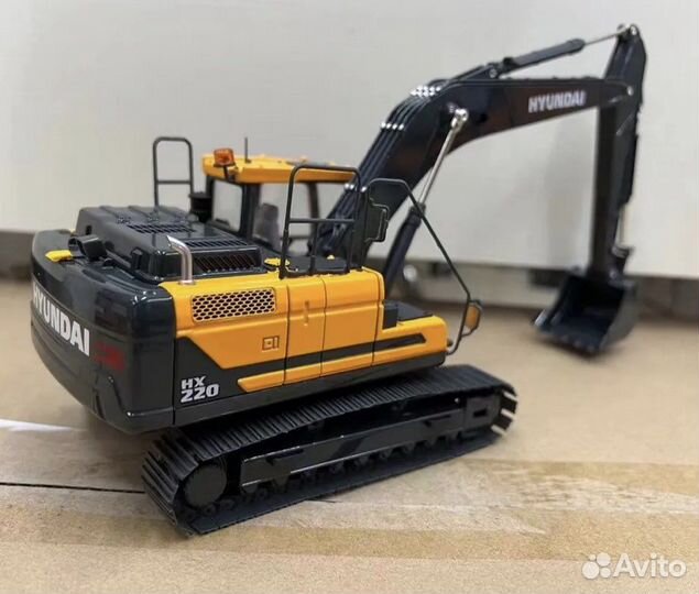 Автомодель экскаватор