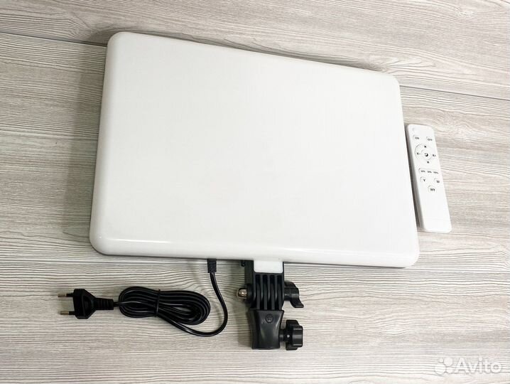 Видеосвет на штативе