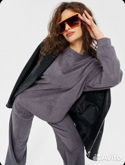 Костюм женский брючный замшевый