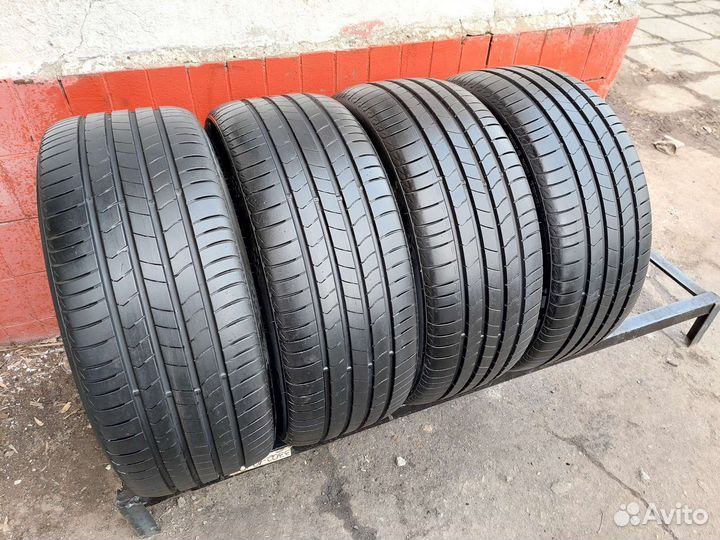 Kumho Ecsta HS51 235/45 R18 94V