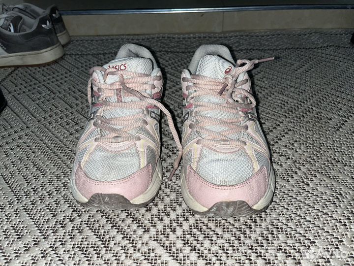 Кроссовки asics розовые