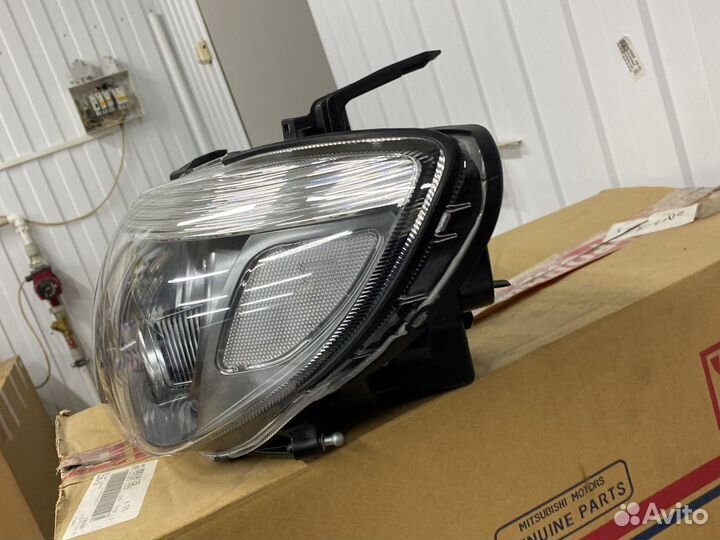 Фара левая Митцубиси Аутлендер 1