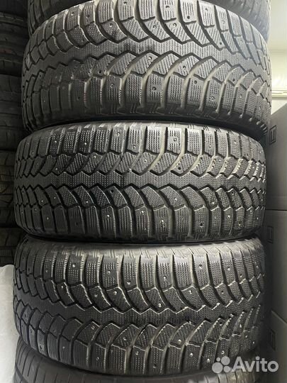 Bridgestone Blizzak Spike-01 235/55 R17