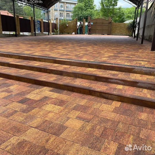 Укладка тротуарной плитки брусчатки бордюров