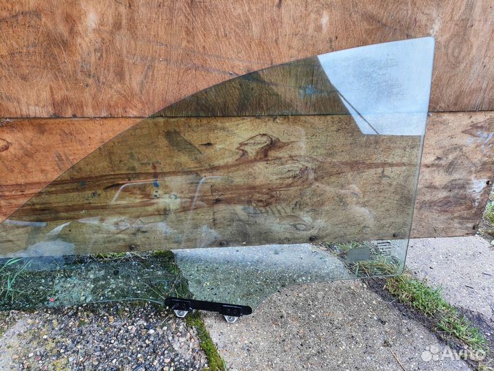 Honda cr-v 3 стекло переднее левое