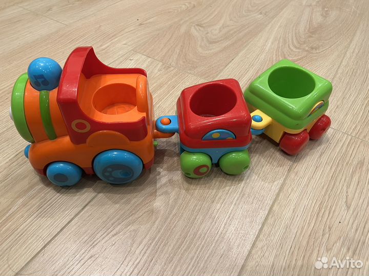 Паровозик томас с прицепом на батарейках