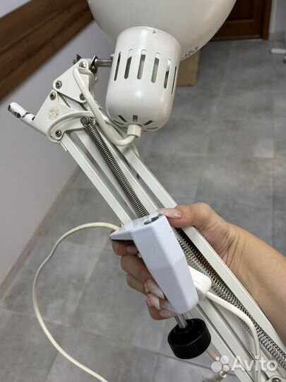 Лампа настольная для маникюра