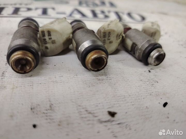 Форсунка топливная 036031AF Volkswagen Audi Skoda