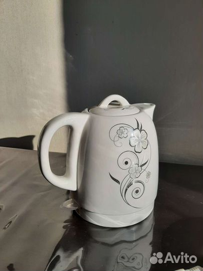 Чайник электрический Polaris керамический