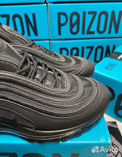 Кроссовки с противоскользящей поверхностью