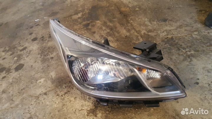 Правая фара на кио рио 4 б/у 92102H0000