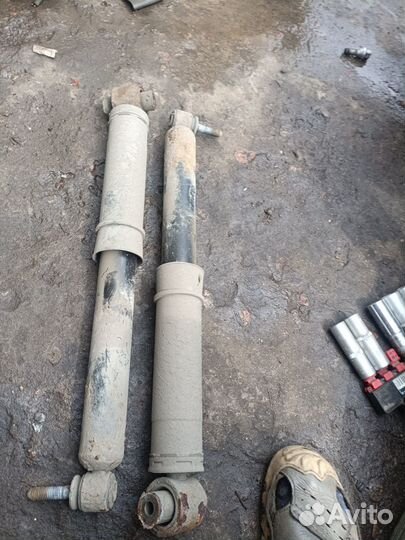 Задние амортизаторы Renault Megane 2