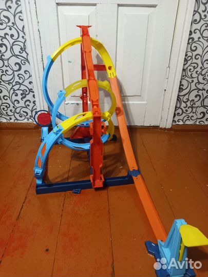 Набор Hot Wheels Бесконечная Спираль