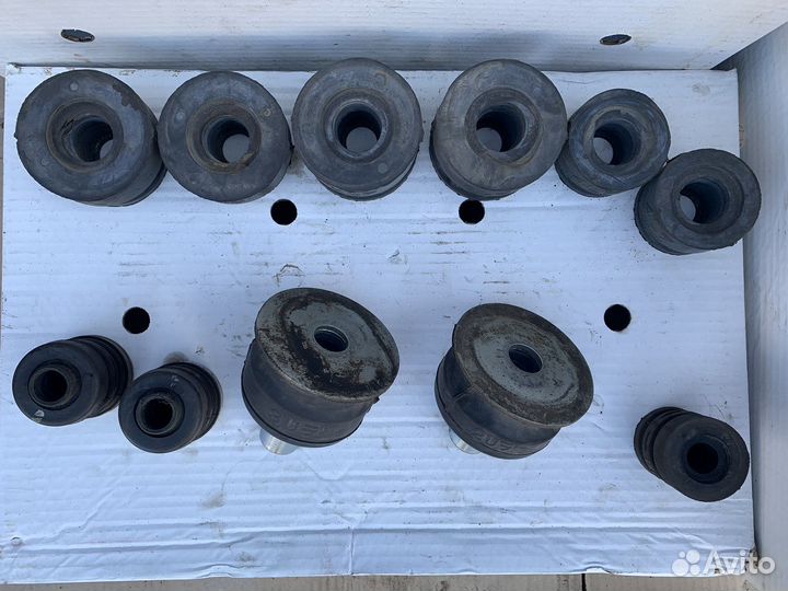 Подушка кузова (Lexus LX, Toyota Land Cruiser)