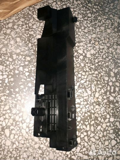 Кронштейн радиатора bmv f10