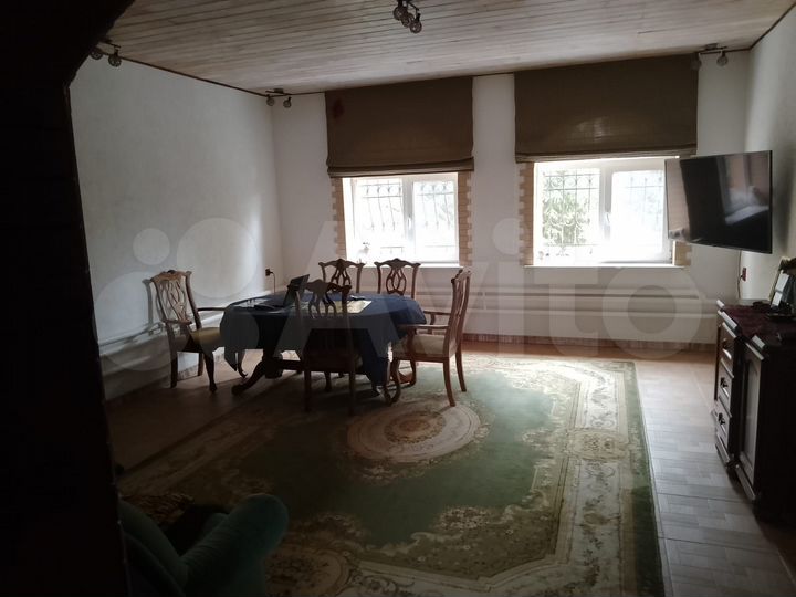 Дом 180 м² на участке 7 сот.