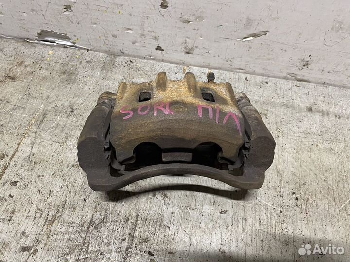 Суппорт передний левый Kia Sorento 1 02-09г