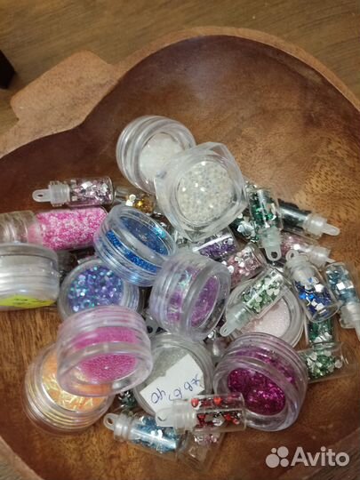 Украшения для ногтей и макияжа