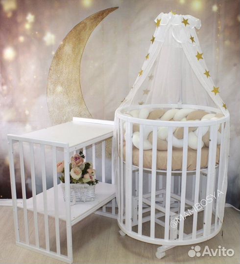Детская кроватка с маятником