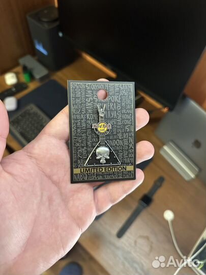 Лимитированный значок Hard Rock Cafe