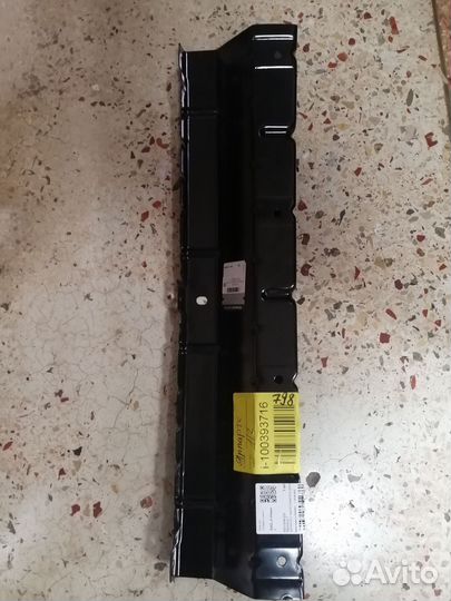 Усилитель заднего бампера Largus