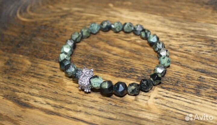Браслет из яшмы с совой