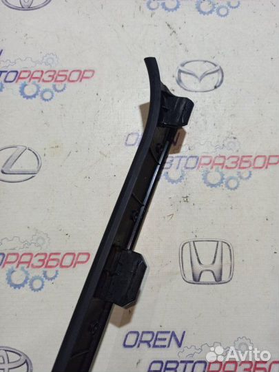 Накладка на порог салона правая Subaru Impreza