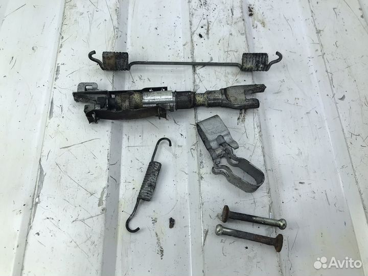 Механизм барабанных тормозов Ford Focus 2