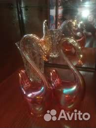 Лебеди из цветного стекла