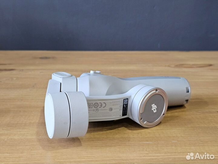 Стабилизатор для смартфона DJI Osmo Mobile 4