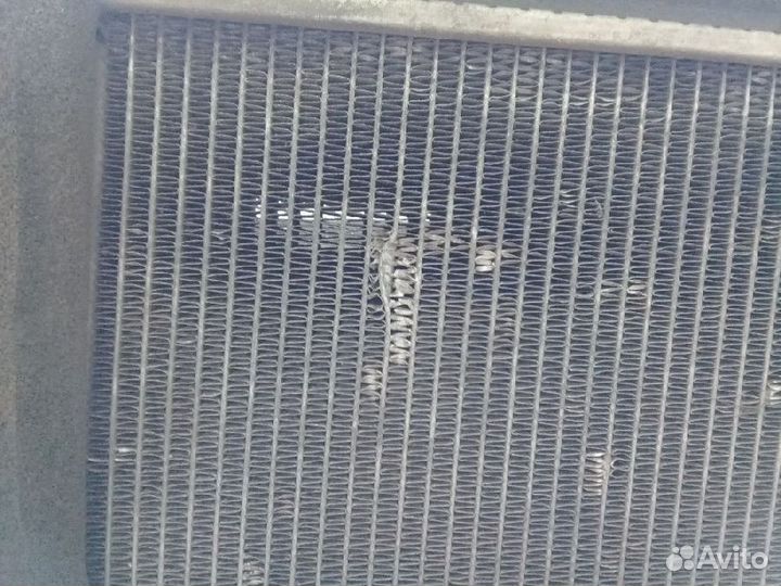 Радиатор водяной Toyota Land Cruiser FJ80 с дефект