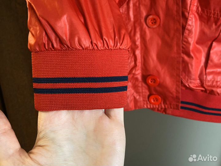 Ветровка moncler красная