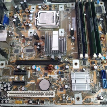 Материнская плата 775 asus ipibl-LB + 4Gb + E8400