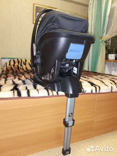 Продам автолюльку Recaro Privia + isofix