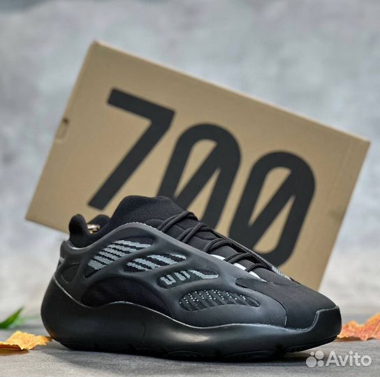 Adidas yeezy boost 700 черные разм. 41