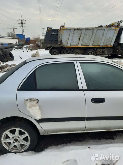 Mitsubishi carisma дверь