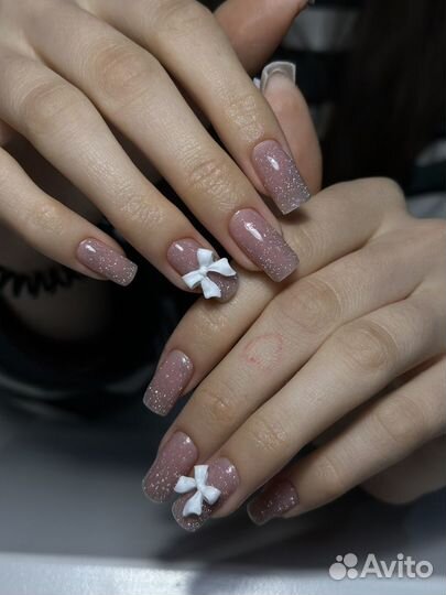 Модель на маникюр