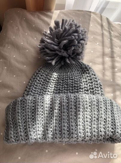 Шапка с помпоном женская