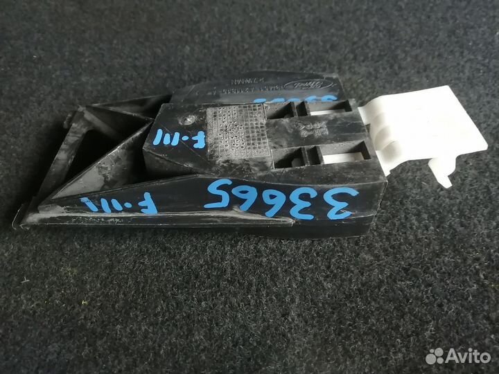 Кронштейн замка двери передний левый Ford Focus 3