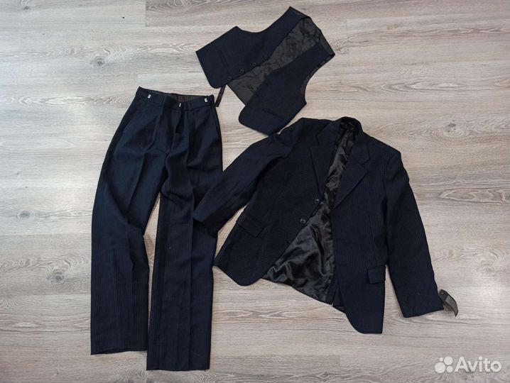 Костюм тройка для мальчика новый