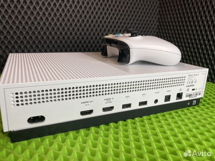 Xbox One S 1Tb геймпад + игра