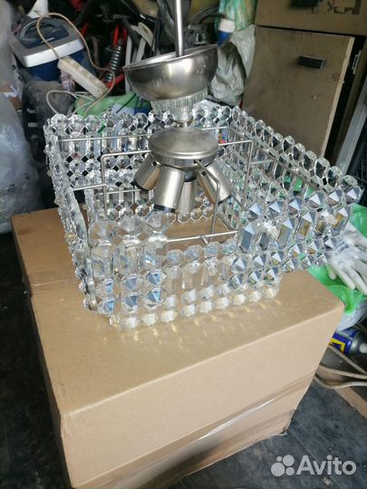 Продам люстры, светильник