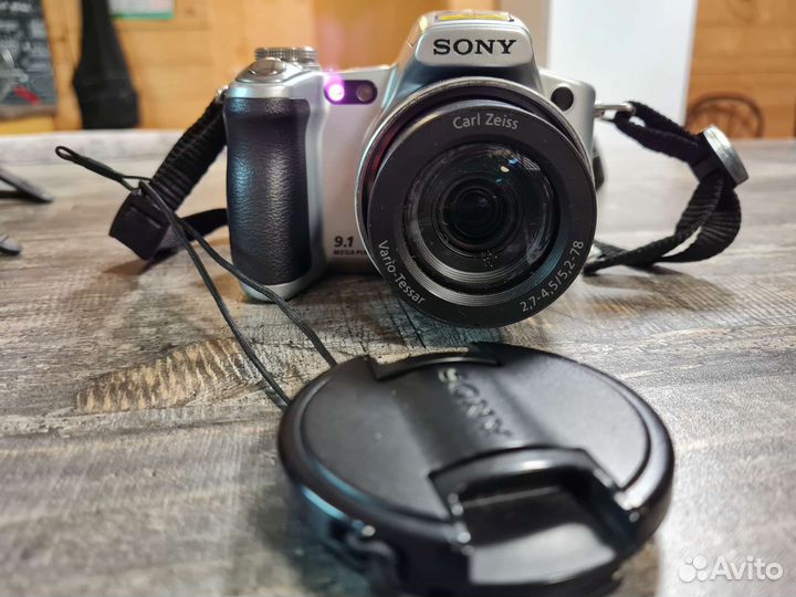 Продам фотоаппарат sony с картой памяти и чехлом