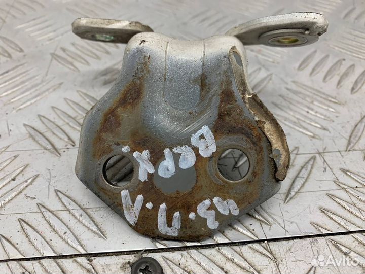 Б/У петля двери передний левый Mazda Demio DW3W B3