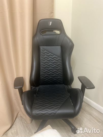 Геймерское кресло tesoro